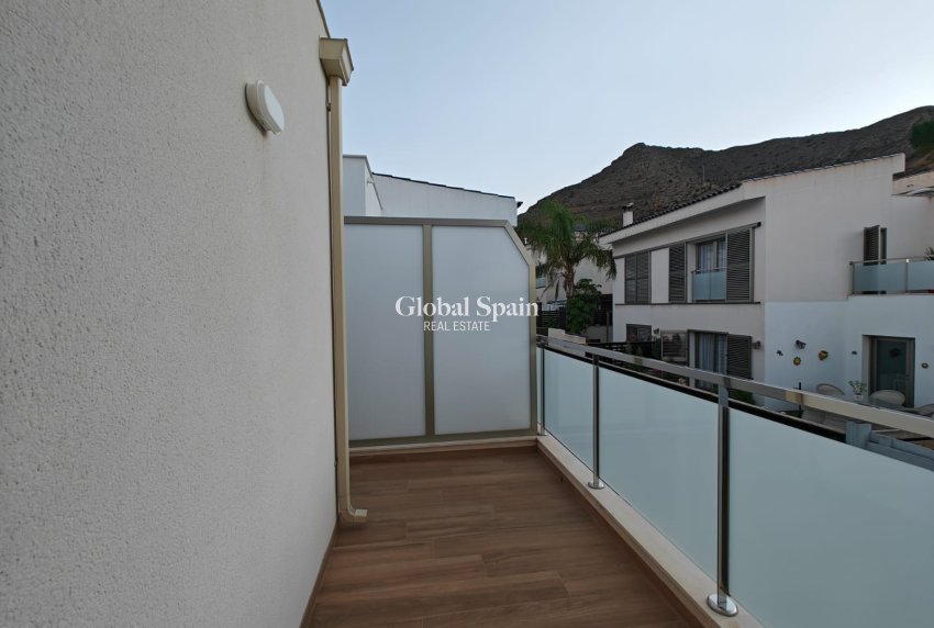Wederverkoop - VILLA -
COX - Cox