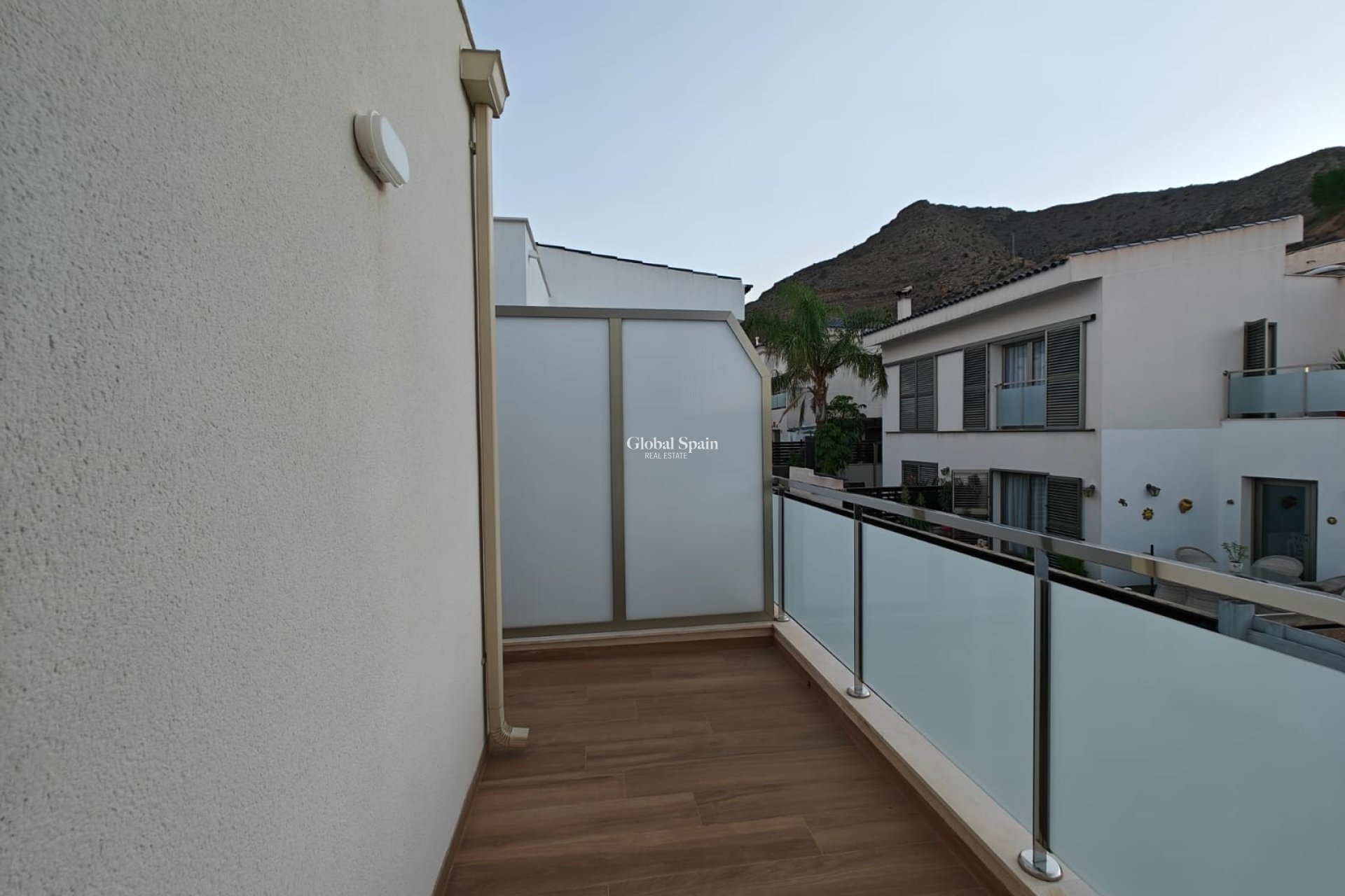 Wederverkoop - VILLA -
COX - Cox