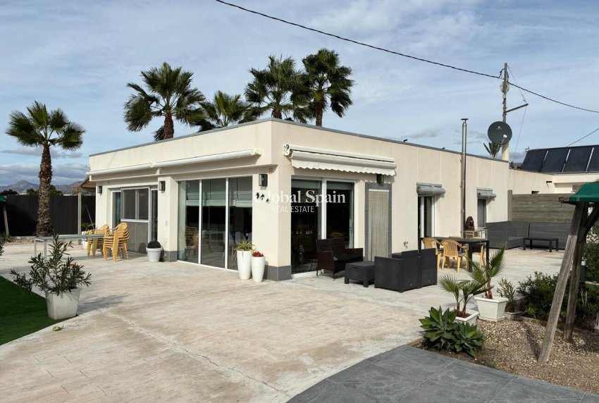 Wederverkoop - VILLA -
CREVILLENTE - Costa Blanca