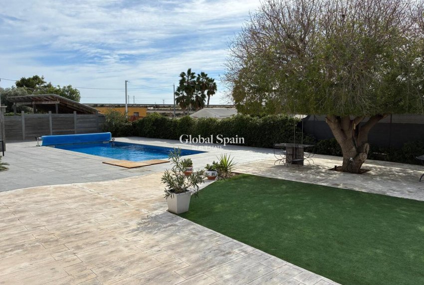 Wederverkoop - VILLA -
CREVILLENTE - Costa Blanca