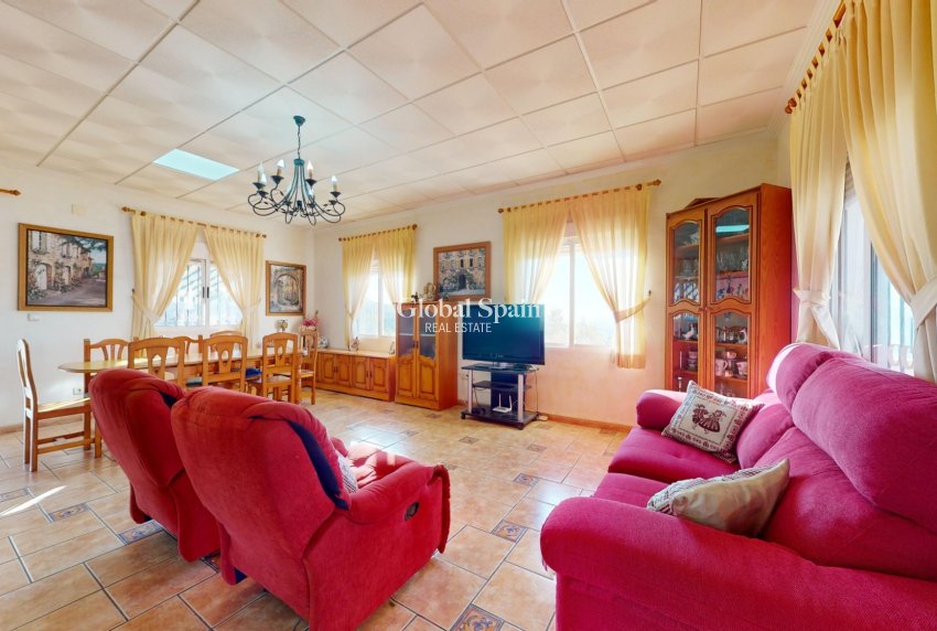 Wederverkoop - VILLA -
CREVILLENTE - Inland