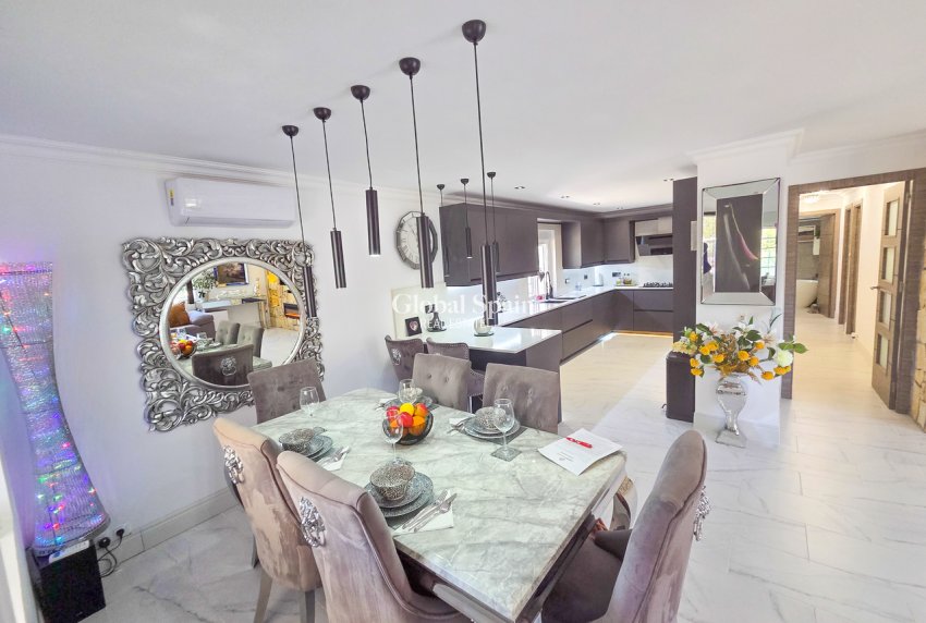 Wederverkoop - VILLA -
CREVILLENTE - Inland