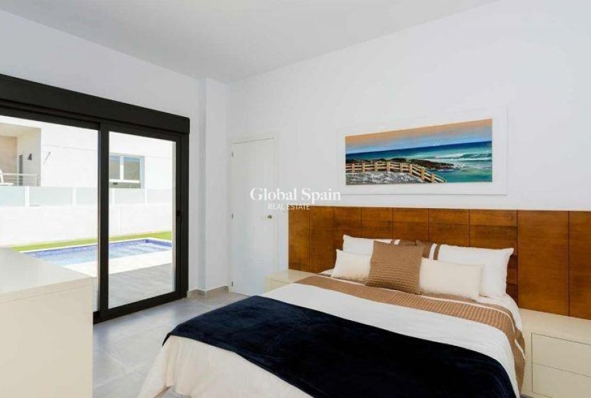 Wederverkoop - Villa -
DAYA NUEVA - Comunidad valenciana