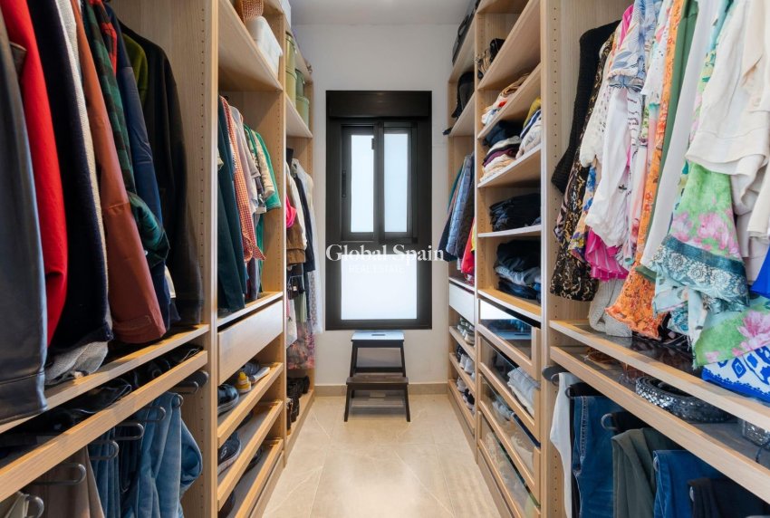 Wederverkoop - Villa -
DAYA NUEVA - Comunidad valenciana