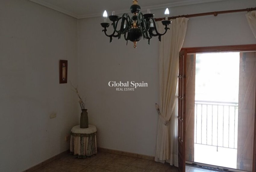 Wederverkoop - VILLA -
DAYA NUEVA - Costa Blanca