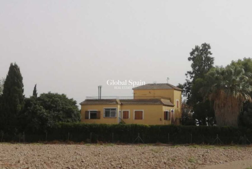 Wederverkoop - VILLA -
DAYA NUEVA - Costa Blanca