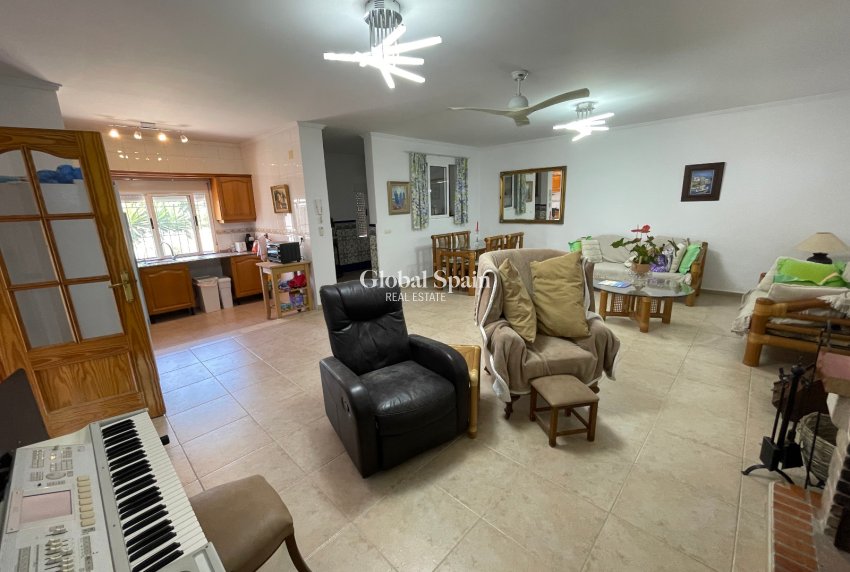 Wederverkoop - VILLA -
DAYA NUEVA - Costa Blanca