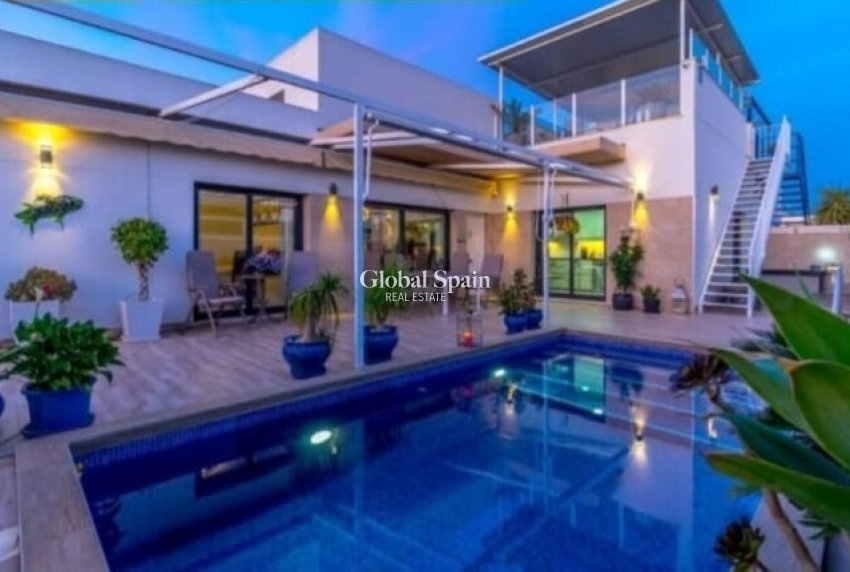 Wederverkoop - VILLA -
DAYA NUEVA - Costa Blanca