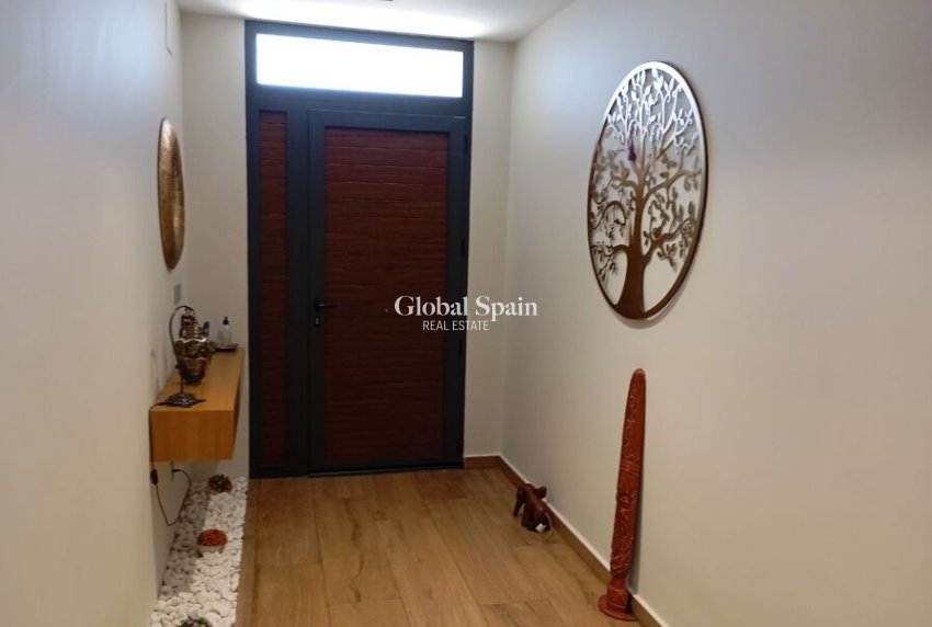 Wederverkoop - VILLA -
DAYA NUEVA - Costa Blanca