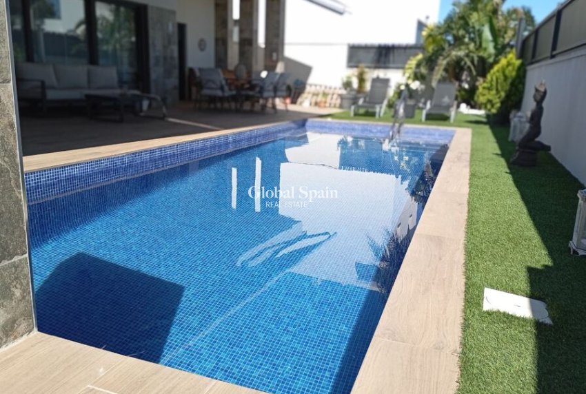 Wederverkoop - VILLA -
DAYA NUEVA - Costa Blanca