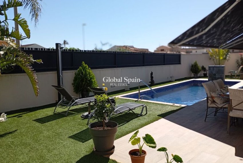 Wederverkoop - VILLA -
DAYA NUEVA - Costa Blanca