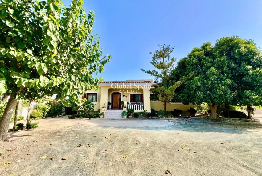 Wederverkoop - VILLA -
DAYA VIEJA - Costa Blanca Sur