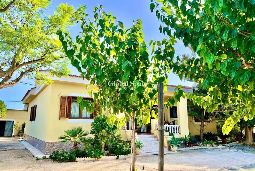 Wederverkoop - VILLA -
DAYA VIEJA - Costa Blanca Sur