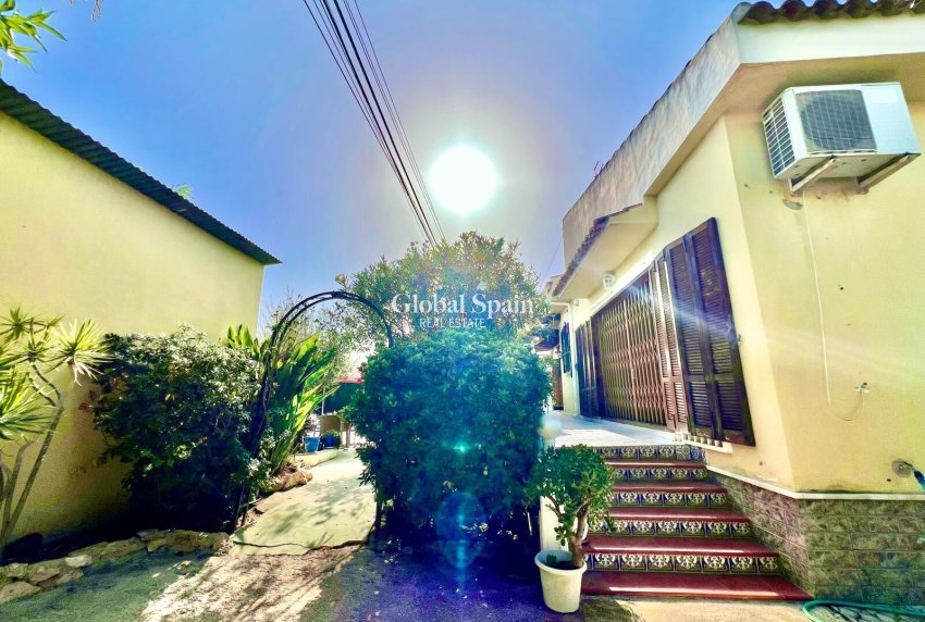 Wederverkoop - VILLA -
DAYA VIEJA - Costa Blanca Sur
