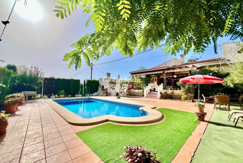 Wederverkoop - VILLA -
DAYA VIEJA - Costa Blanca Sur