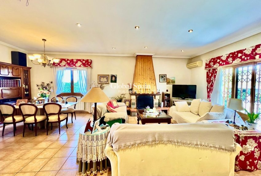 Wederverkoop - VILLA -
DAYA VIEJA - Costa Blanca Sur