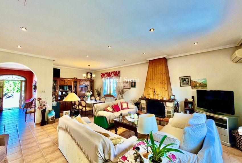 Wederverkoop - VILLA -
DAYA VIEJA - Costa Blanca Sur