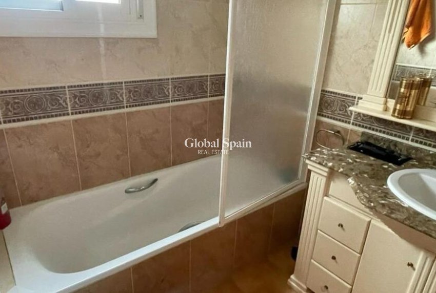 Wederverkoop - VILLA -
DAYA VIEJA - Costa Blanca