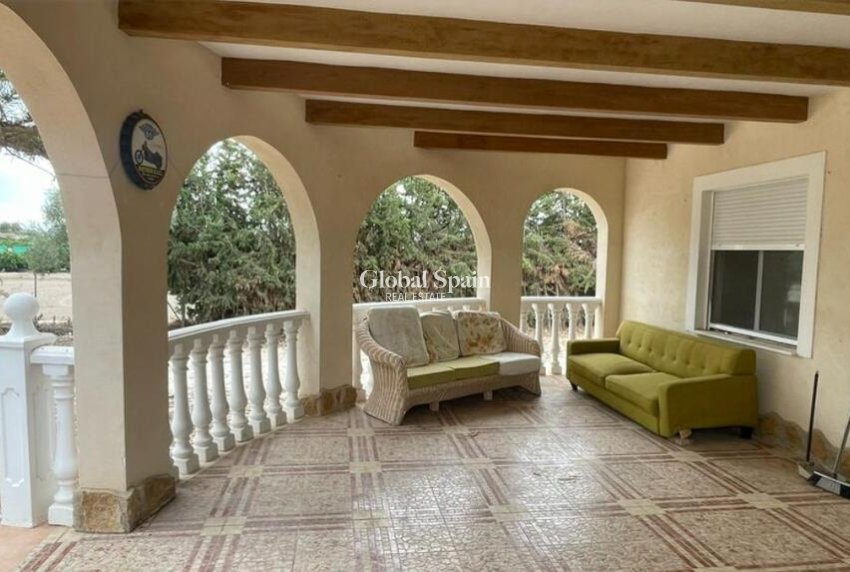 Wederverkoop - VILLA -
DAYA VIEJA - Costa Blanca