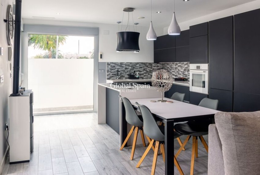 Wederverkoop - VILLA -
DAYA VIEJA - Costa Blanca