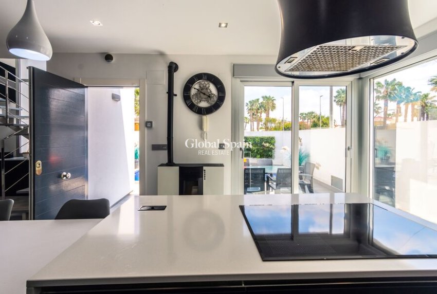 Wederverkoop - VILLA -
DAYA VIEJA - Costa Blanca