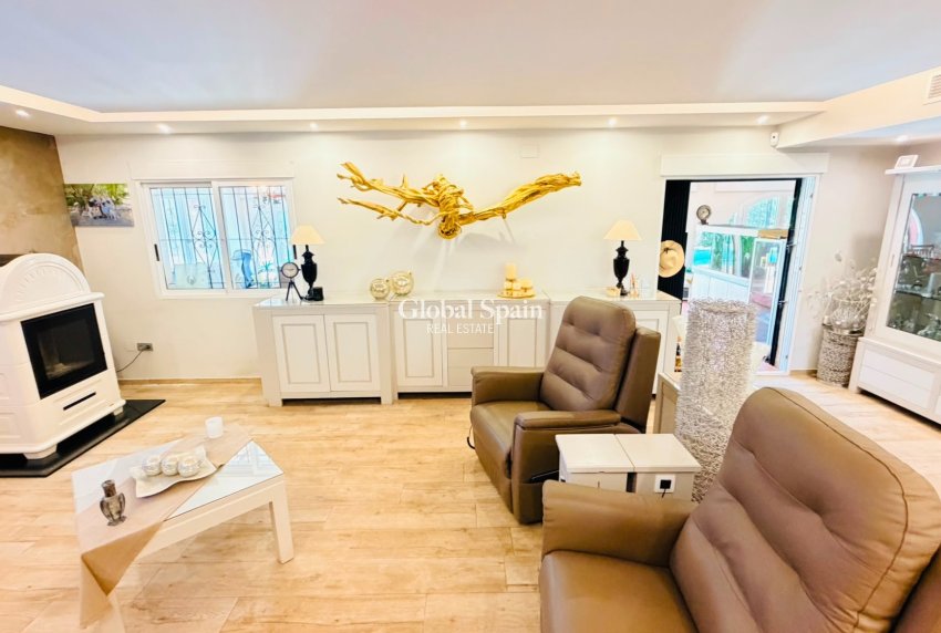 Wederverkoop - VILLA -
DAYA VIEJA - Costa Blanca