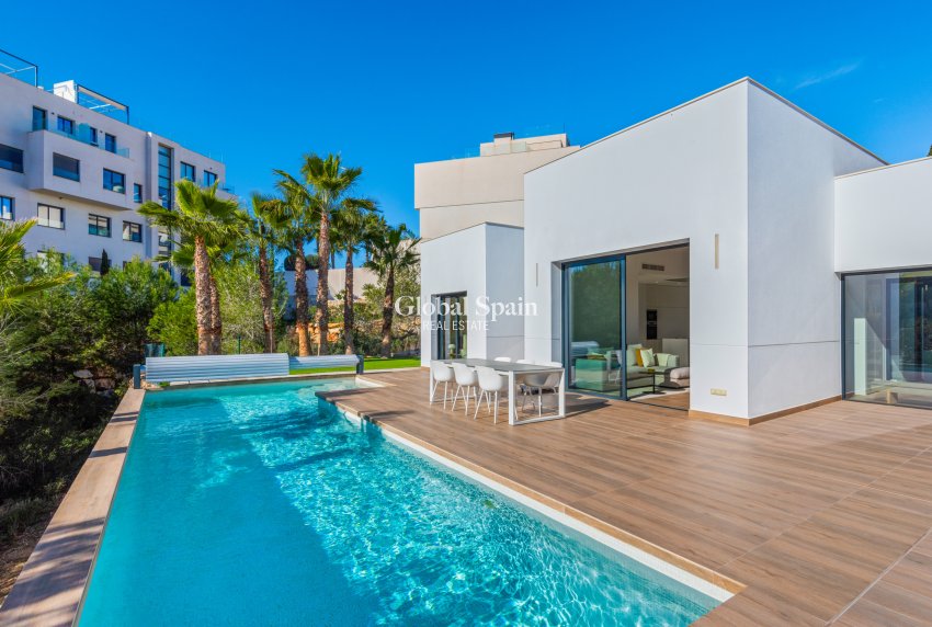 Wederverkoop - VILLA -
DEHESA DE CAMPOAMOR - Costa Blanca
