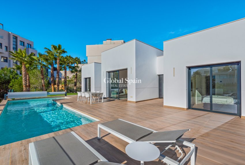 Wederverkoop - VILLA -
DEHESA DE CAMPOAMOR - Costa Blanca