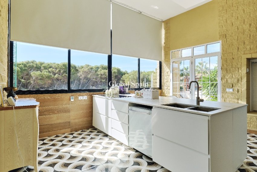 Wederverkoop - Villa -
DEHESA DE CAMPOAMOR