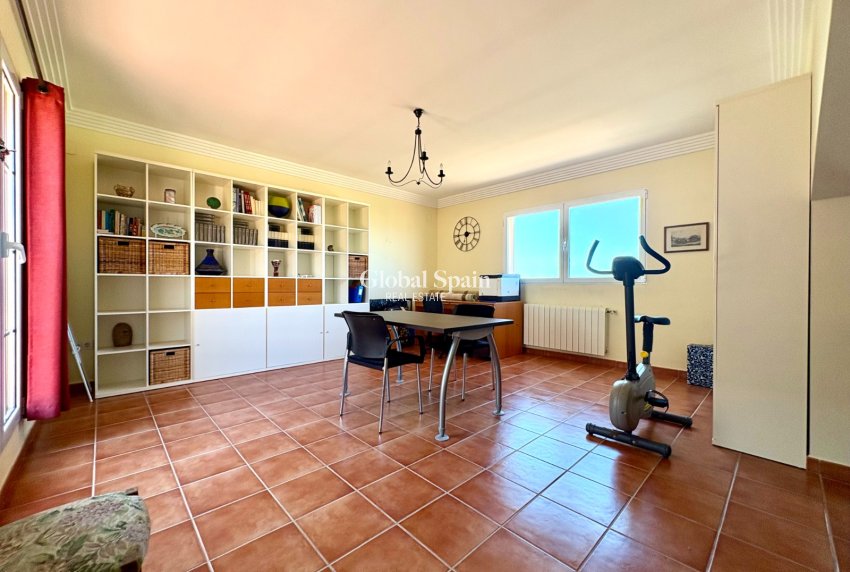 Wederverkoop - VILLA -
DENIA - Montgó
