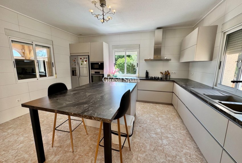 Wederverkoop - VILLA -
DOLORES - Cmno. Escorredor