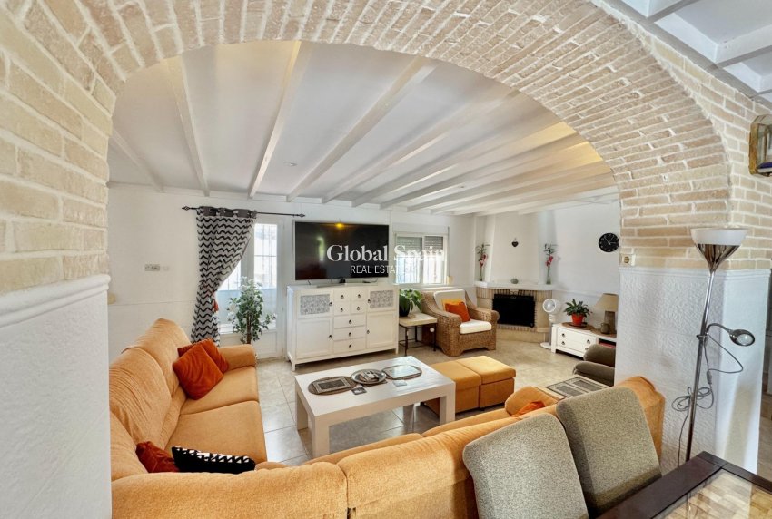 Wederverkoop - VILLA -
DOLORES - Comunidad Valenciana