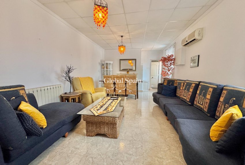 Wederverkoop - VILLA -
DOLORES - Comunidad Valenciana