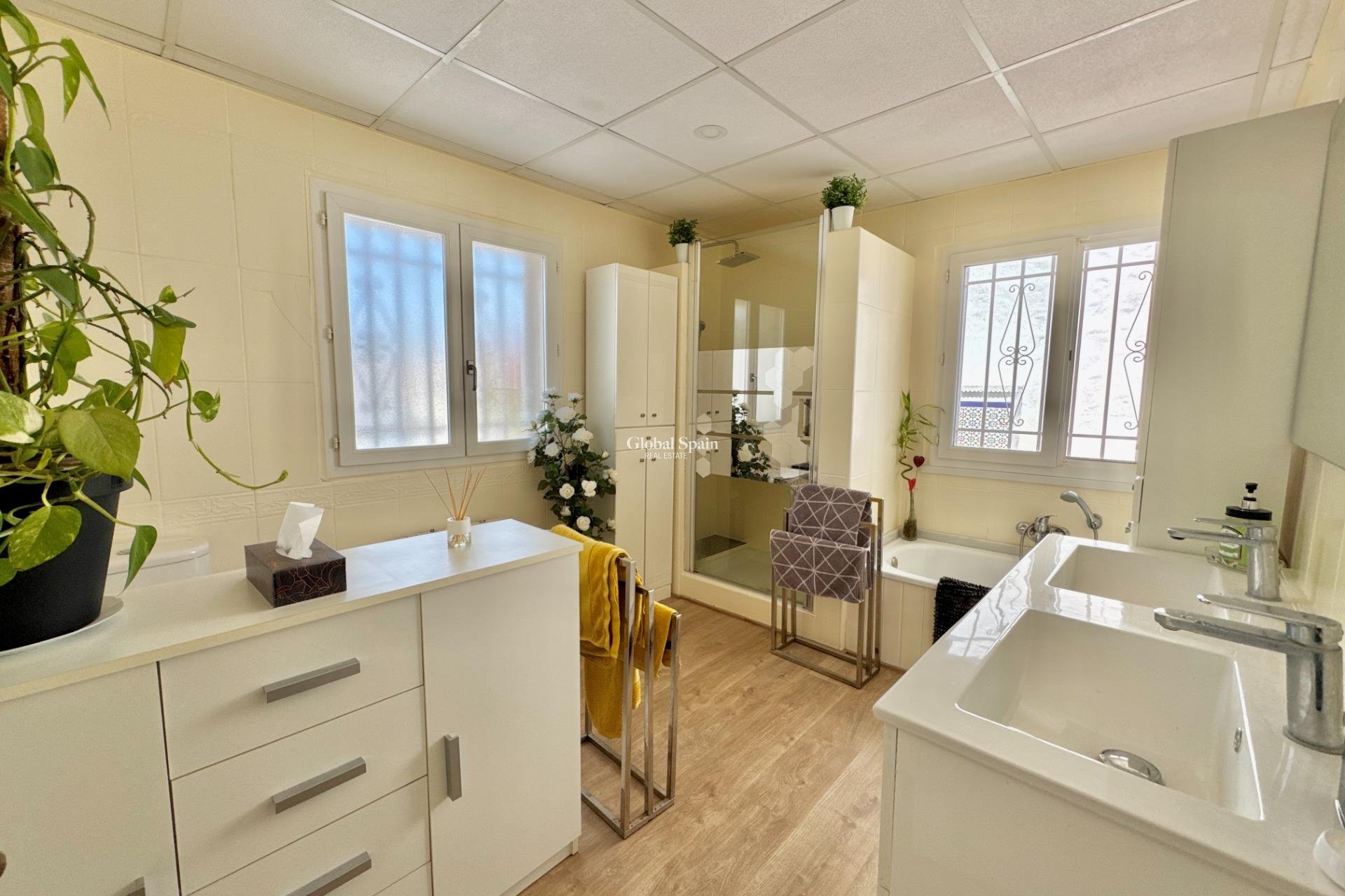 Wederverkoop - VILLA -
DOLORES - Comunidad Valenciana