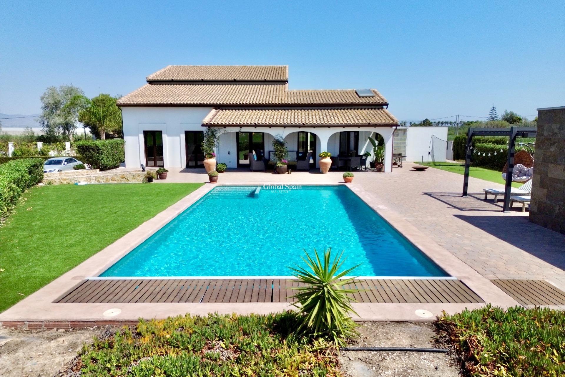 Wederverkoop - VILLA -
DOLORES - Comunidad Valenciana