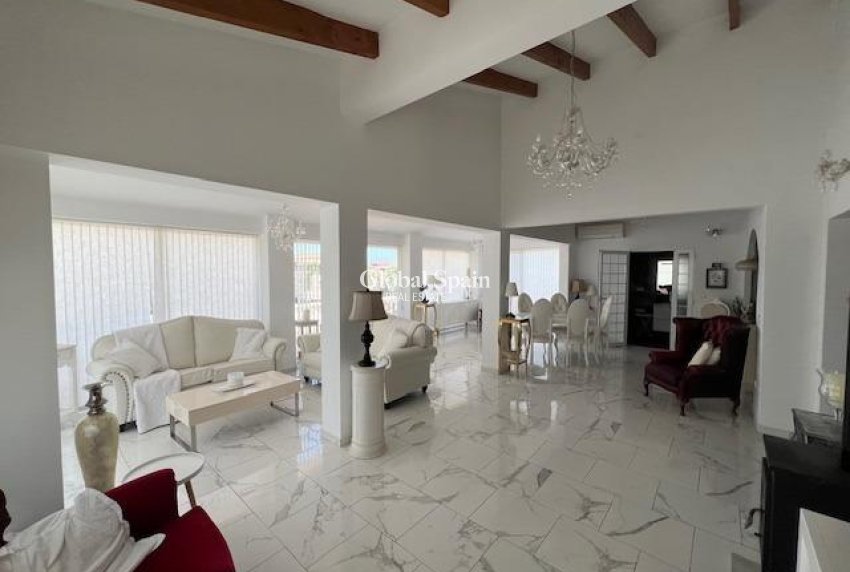 Wederverkoop - VILLA -
DOLORES - Comunidad Valenciana