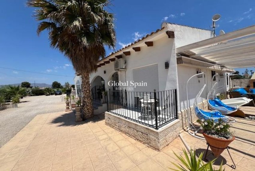 Wederverkoop - VILLA -
DOLORES - Comunidad Valenciana