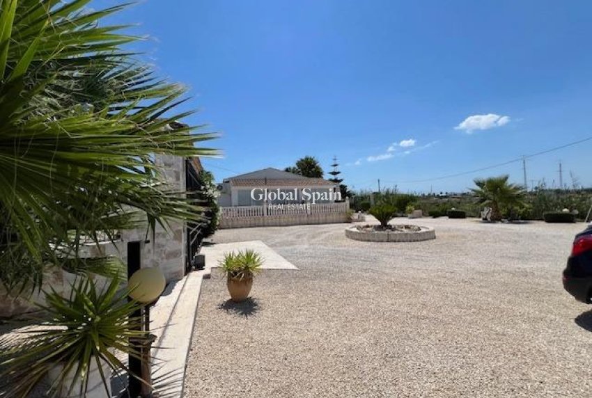 Wederverkoop - VILLA -
DOLORES - Comunidad Valenciana