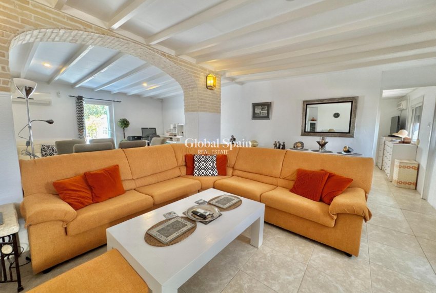 Wederverkoop - VILLA -
DOLORES - Comunidad Valenciana