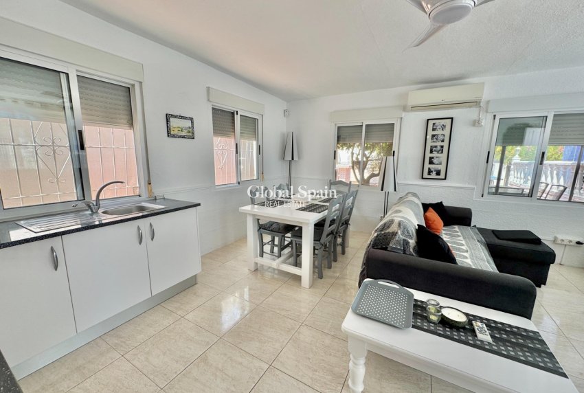 Wederverkoop - VILLA -
DOLORES - Comunidad Valenciana