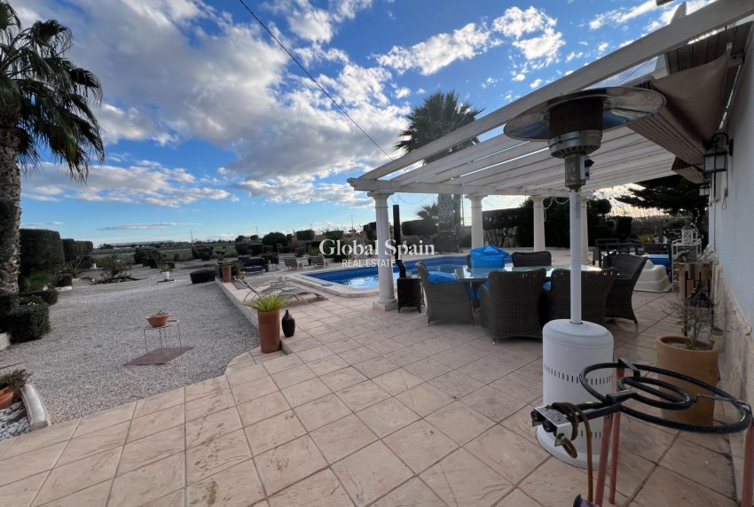 Wederverkoop - VILLA -
DOLORES - Comunidad Valenciana