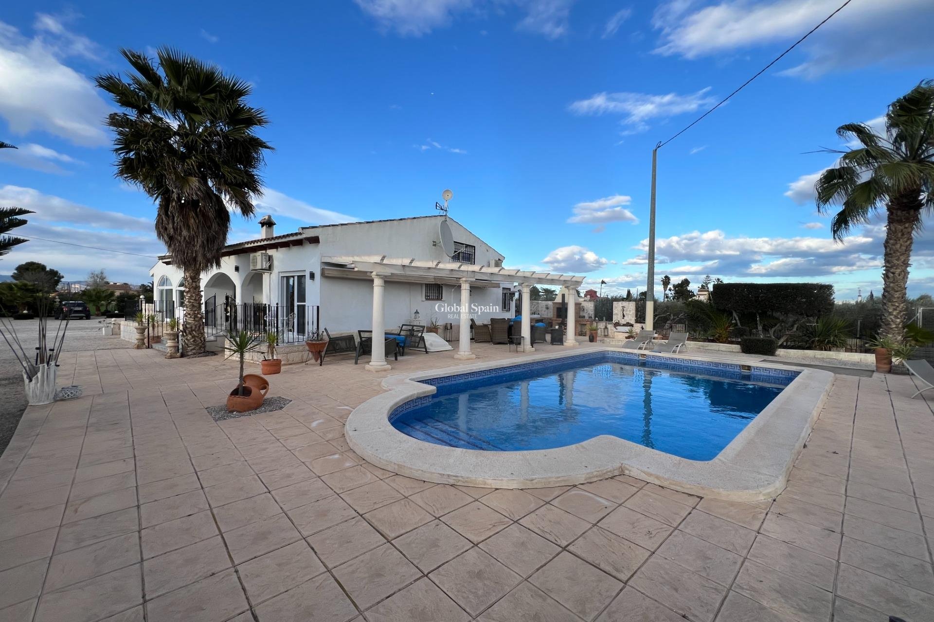 Wederverkoop - VILLA -
DOLORES - Comunidad Valenciana