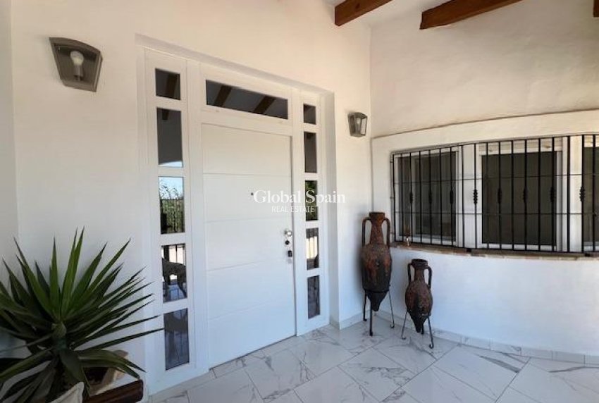 Wederverkoop - VILLA -
DOLORES - Comunidad Valenciana