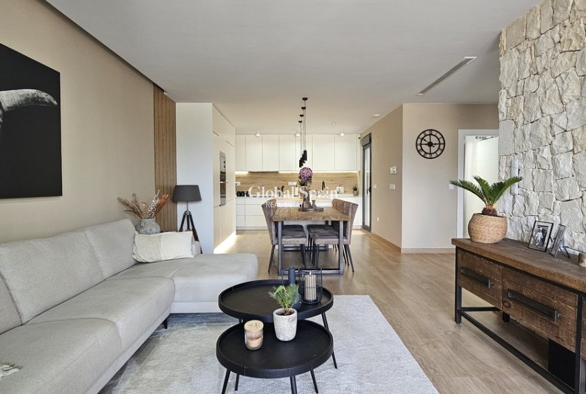 Wederverkoop - VILLA -
DOLORES - Sector 4