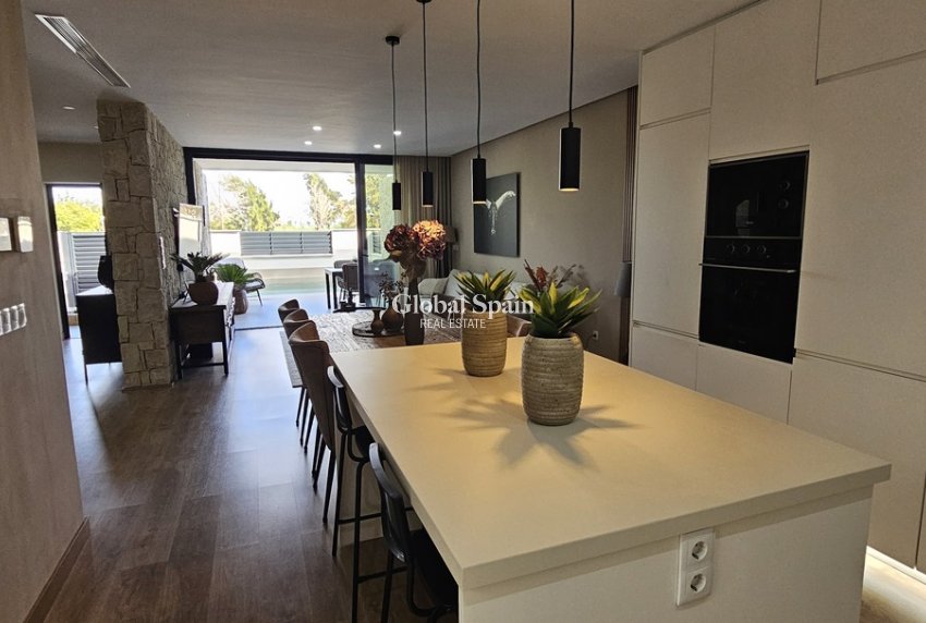 Wederverkoop - VILLA -
DOLORES - Sector 4