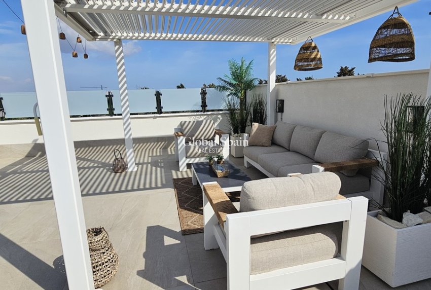 Wederverkoop - VILLA -
DOLORES - Sector 4