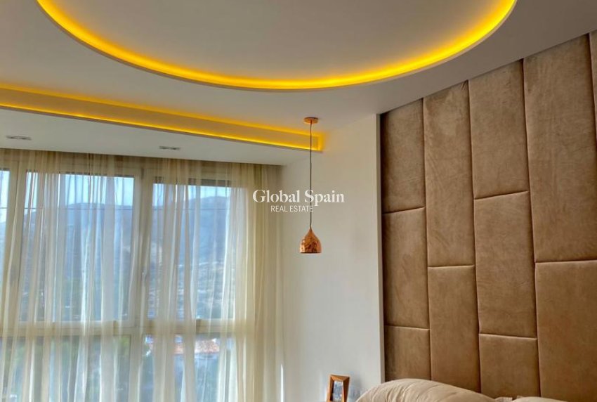 Wederverkoop - VILLA -
EL CAMPELLO - Costa Blanca