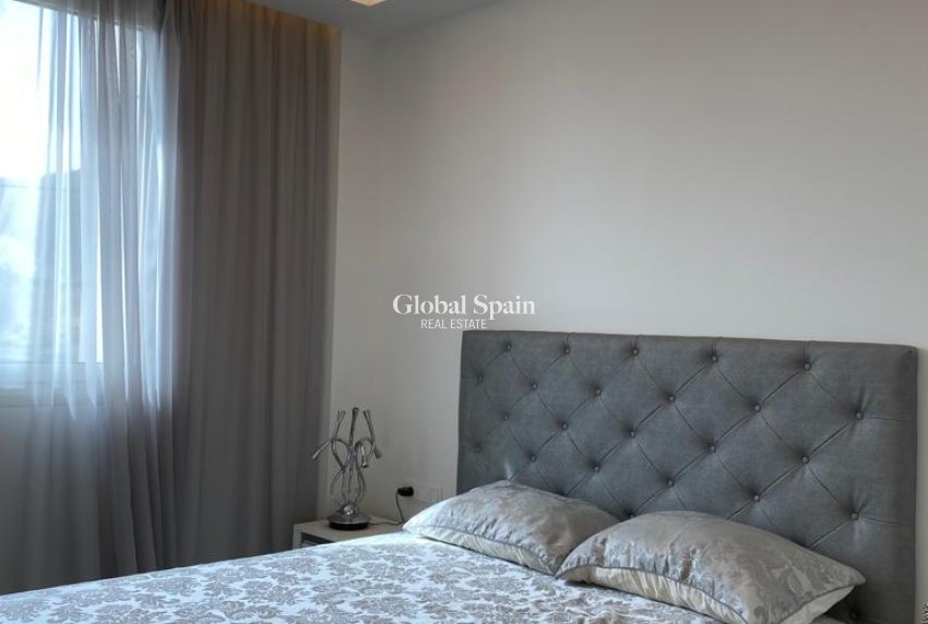 Wederverkoop - VILLA -
EL CAMPELLO - Costa Blanca