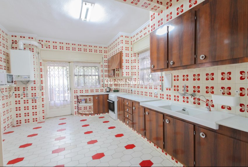 Wederverkoop - VILLA -
EL CAMPELLO - Costa Blanca