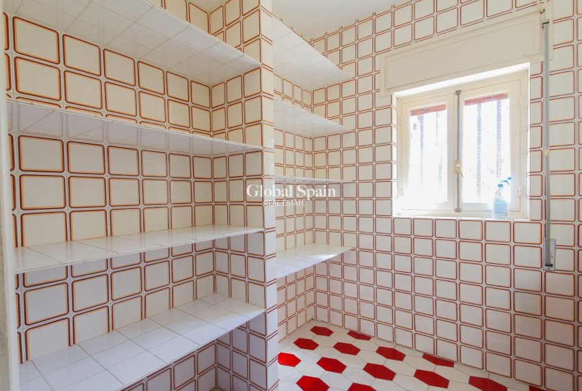 Wederverkoop - VILLA -
EL CAMPELLO - Costa Blanca